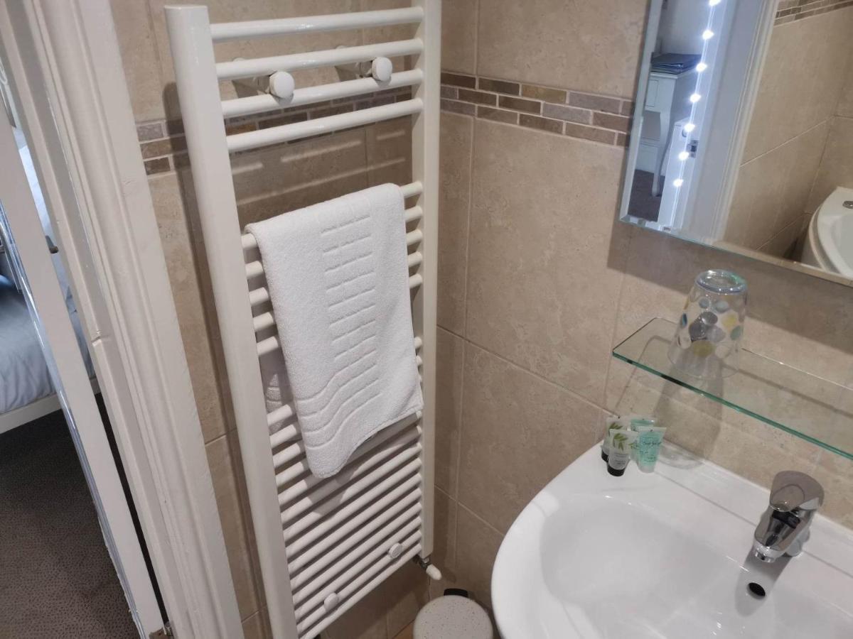 Llety Teifi Guest House Cardigan Kültér fotó
